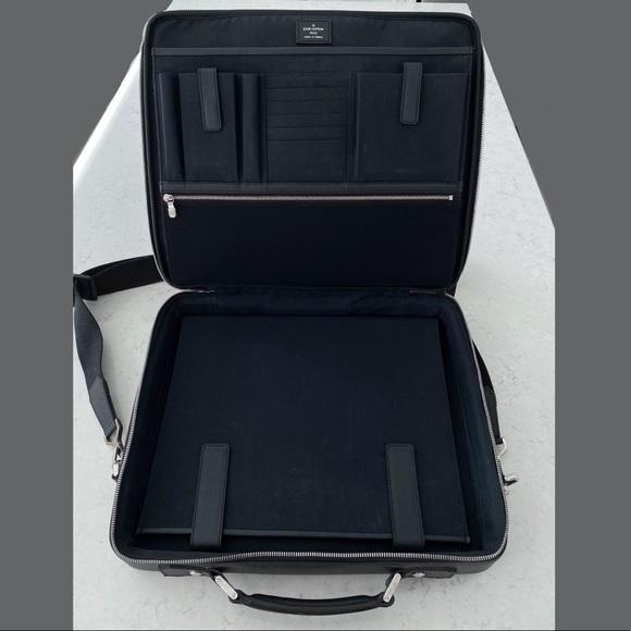 Louis Vuitton Messanger/Laptop Bag - Picture 3 of 6